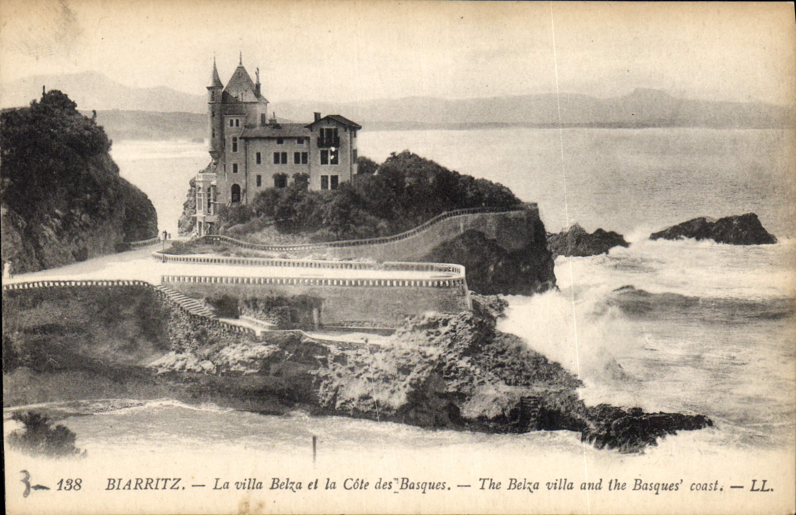 CPA Biarritz La Villa Belza et la Cote des Basques 