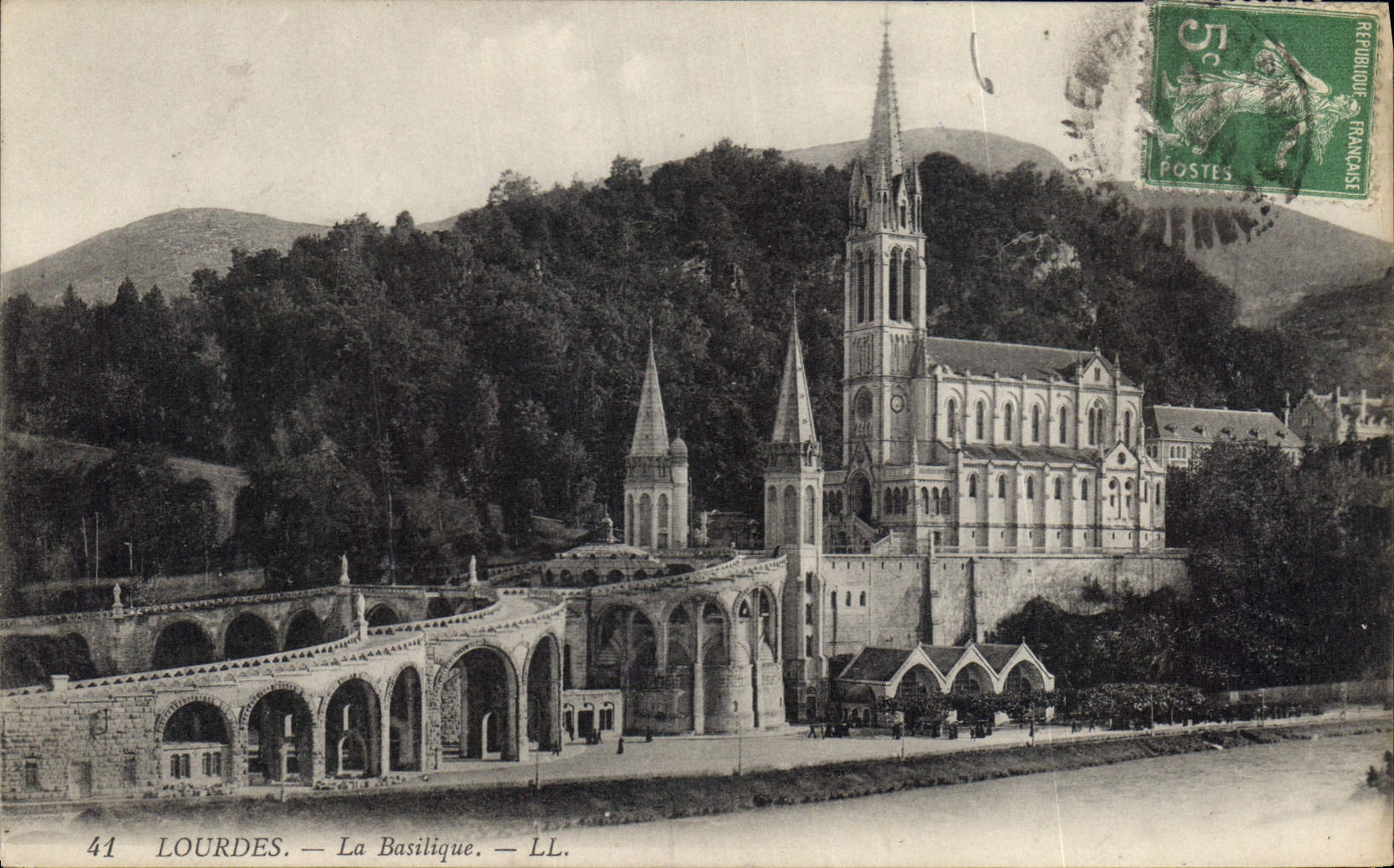 CPA Lourdes La Basilique 