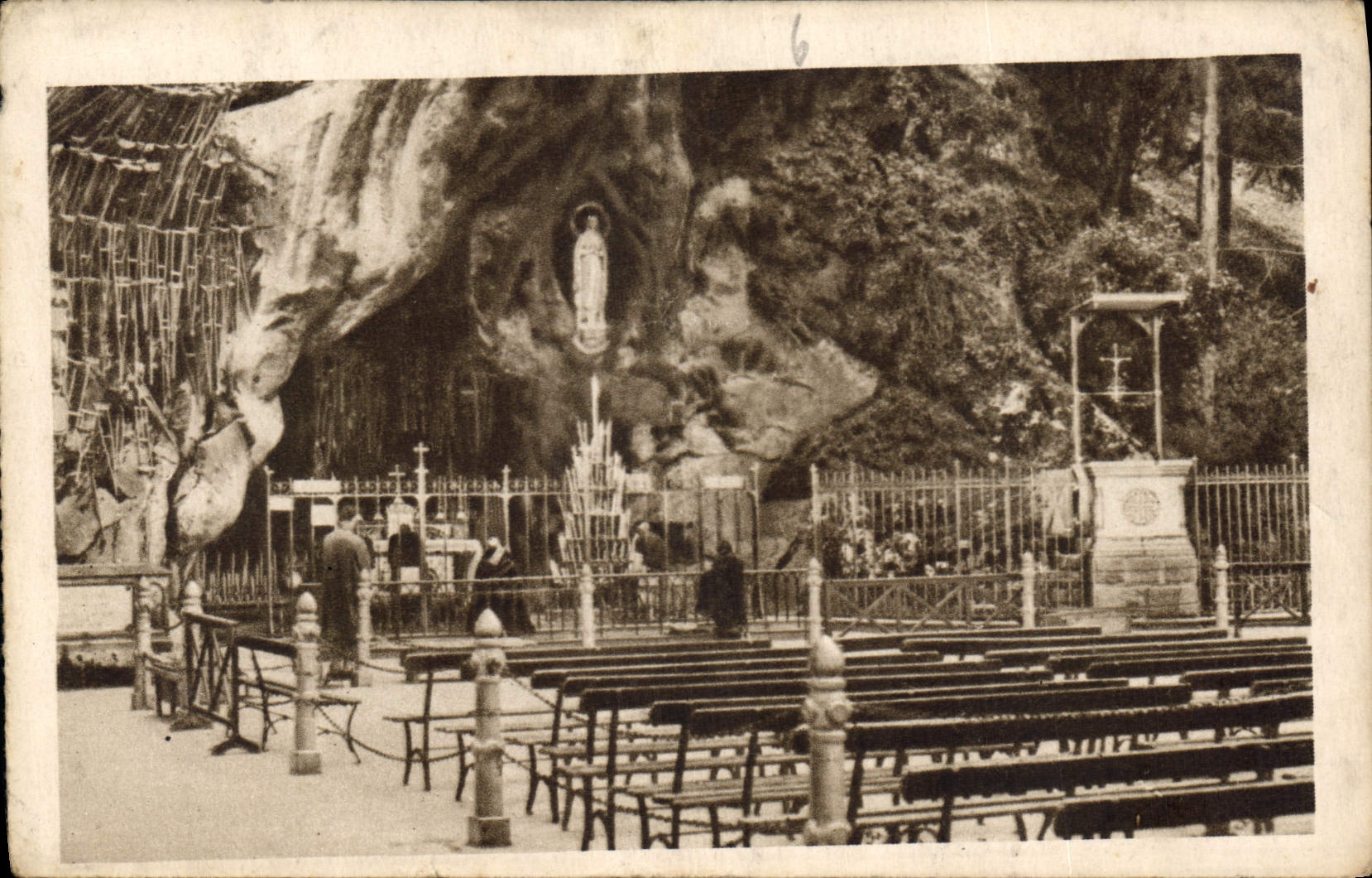 CPA Lourdes La Grotte miraculeuse 