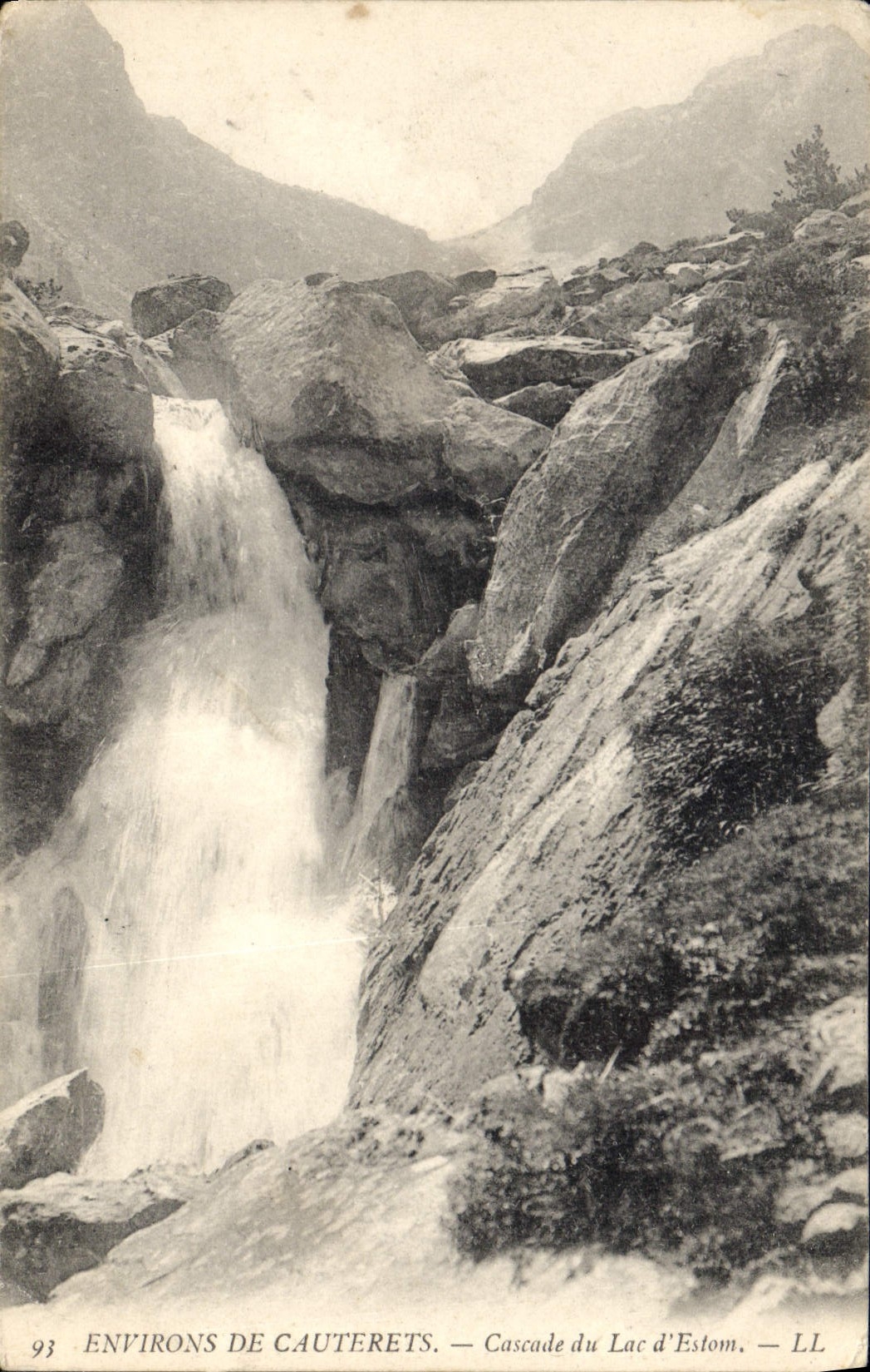 CPA Environs de Cauterets Cascade du Lac d'Estom 