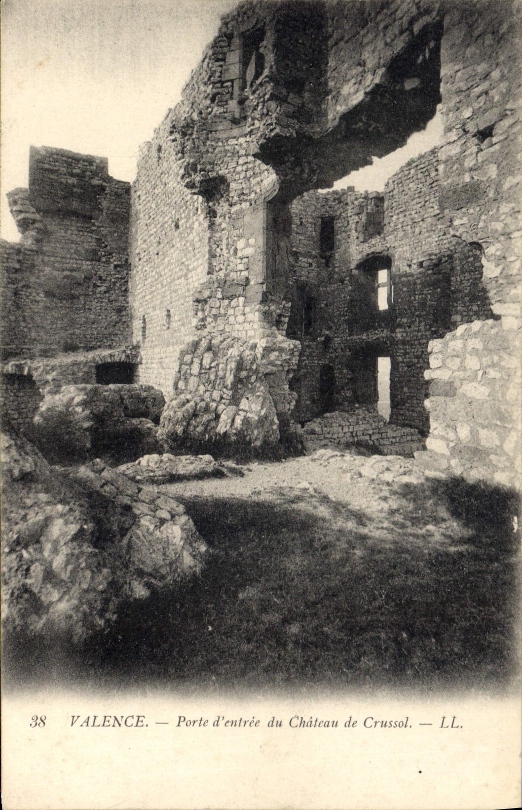 CPA Valence Porte d'entree du Chateau du Crussol 