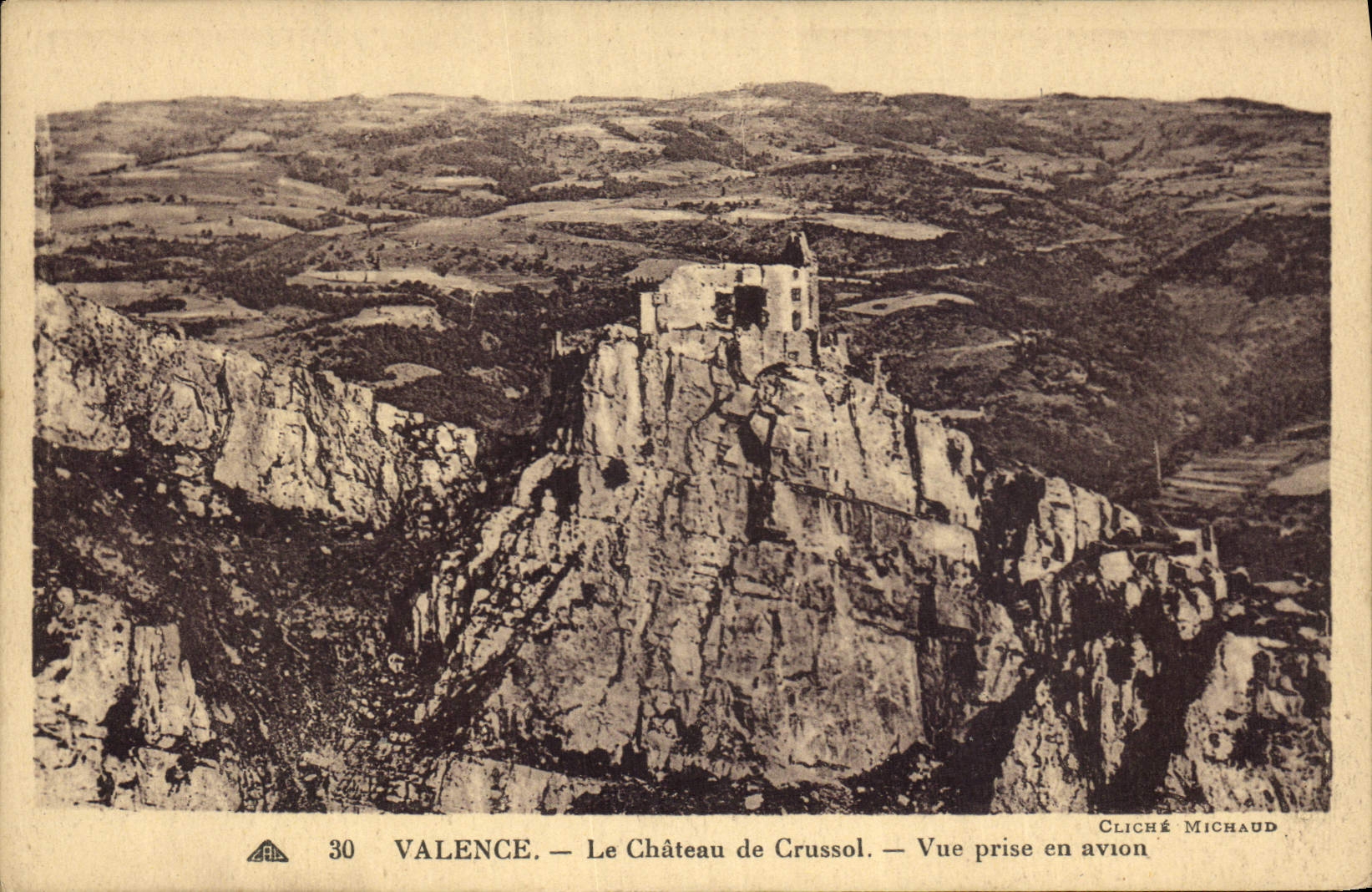 CPA Valence Le Chateau de Crussol vue prise en avion 