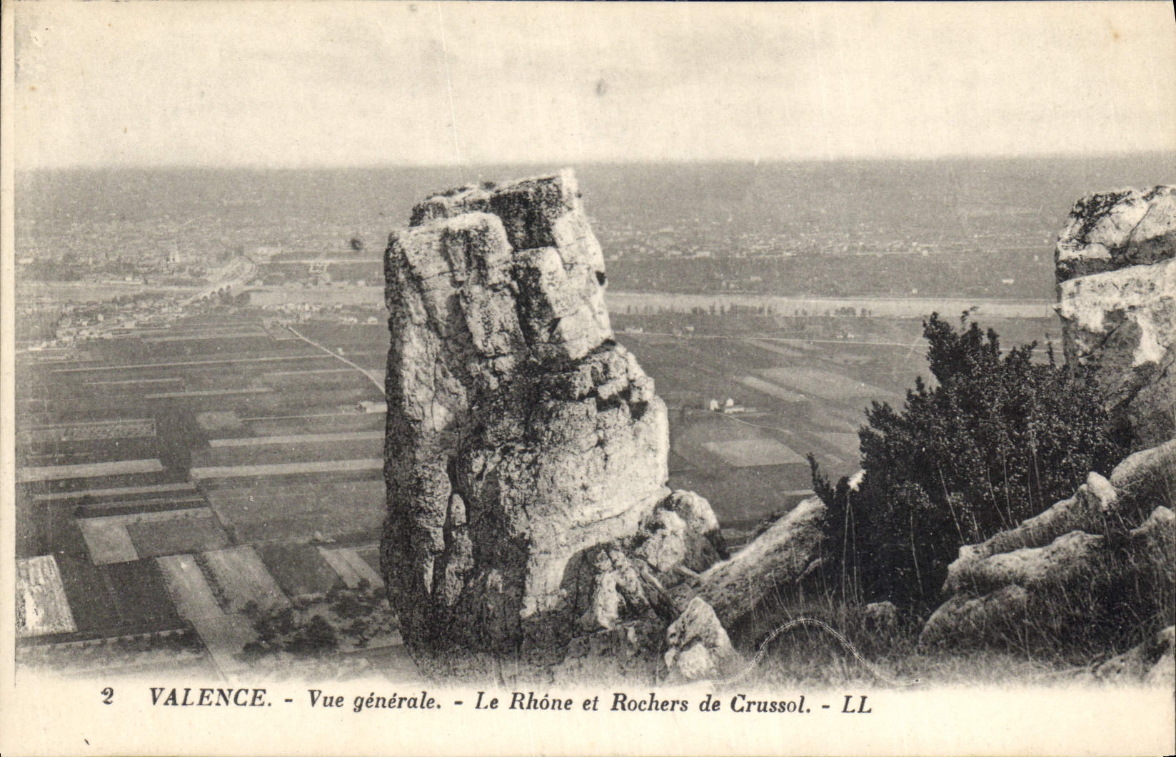 CPA Valence vue generale le Rhone et Rochers de Crussol 