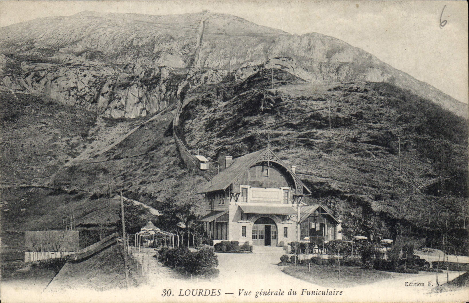 CPA Lourdes Vue generale du Funiculaire 