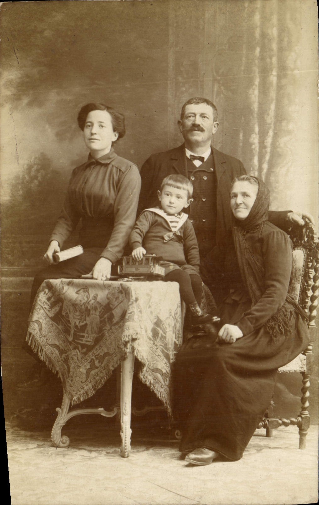 CARTE PHOTO Personnages