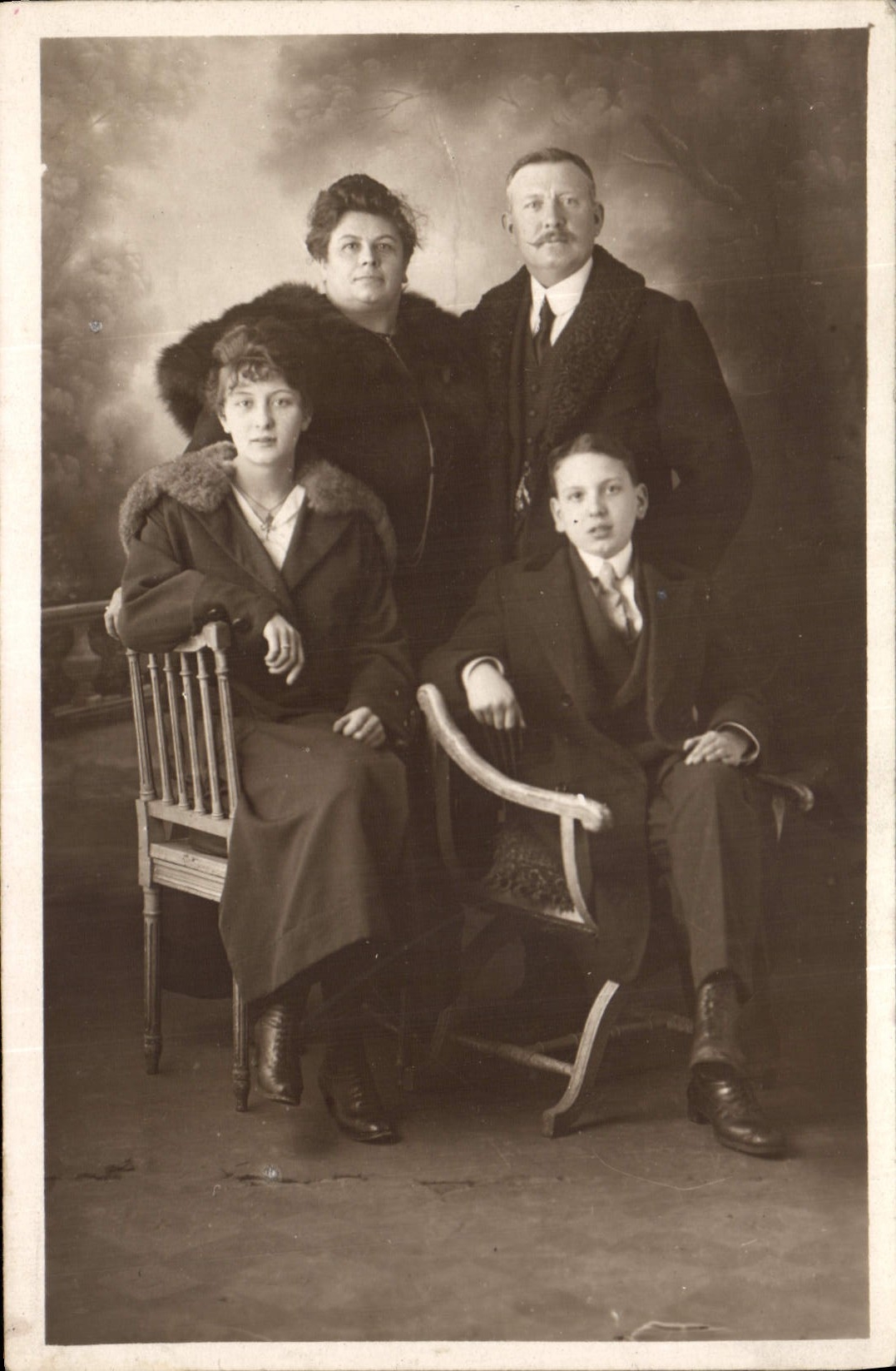 CARTE PHOTO Personnages