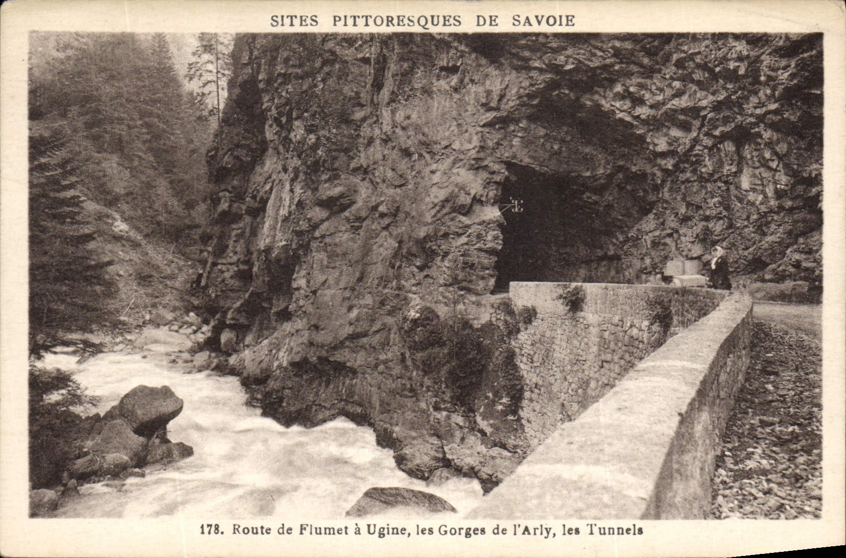 CPA Sites pittoresque de Savoie route de Flumet a Urine les Gorges de l'Arly les Tunnels