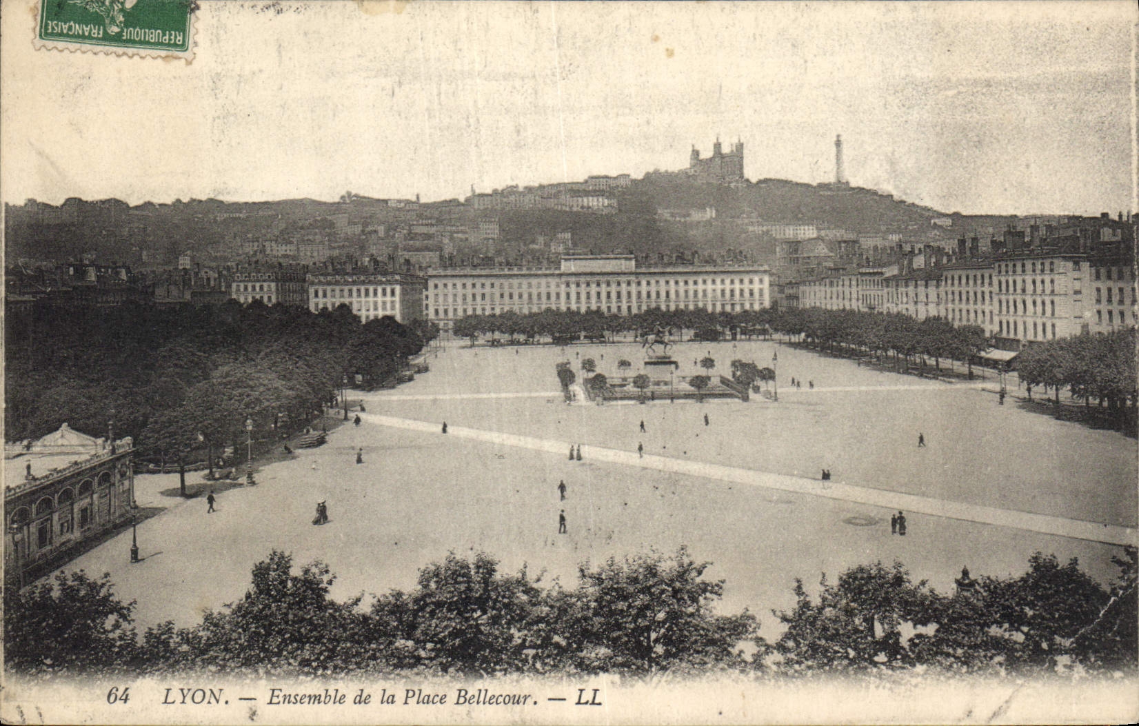 CPA Lyon Ensemble de la Place Bellecour 