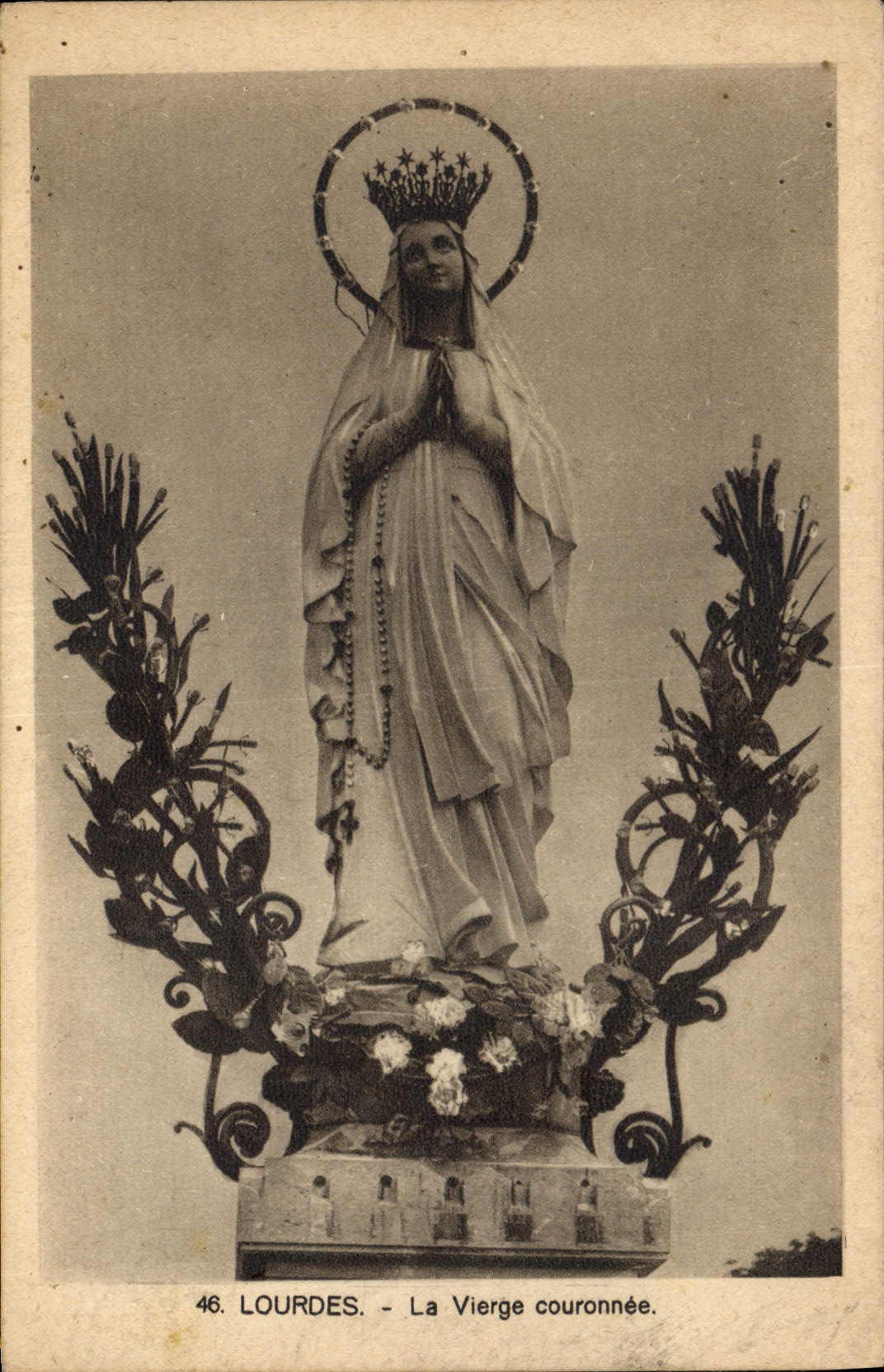 CPA Lourdes La Vierge couronnee 