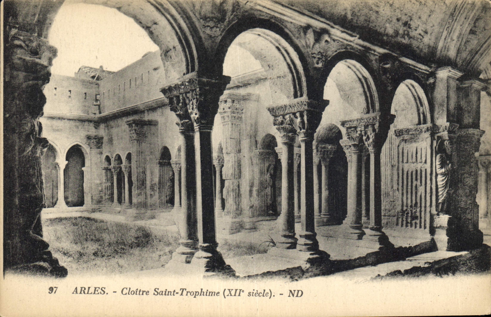 CPA Arles Cloitre Saint Trophime XII siecle