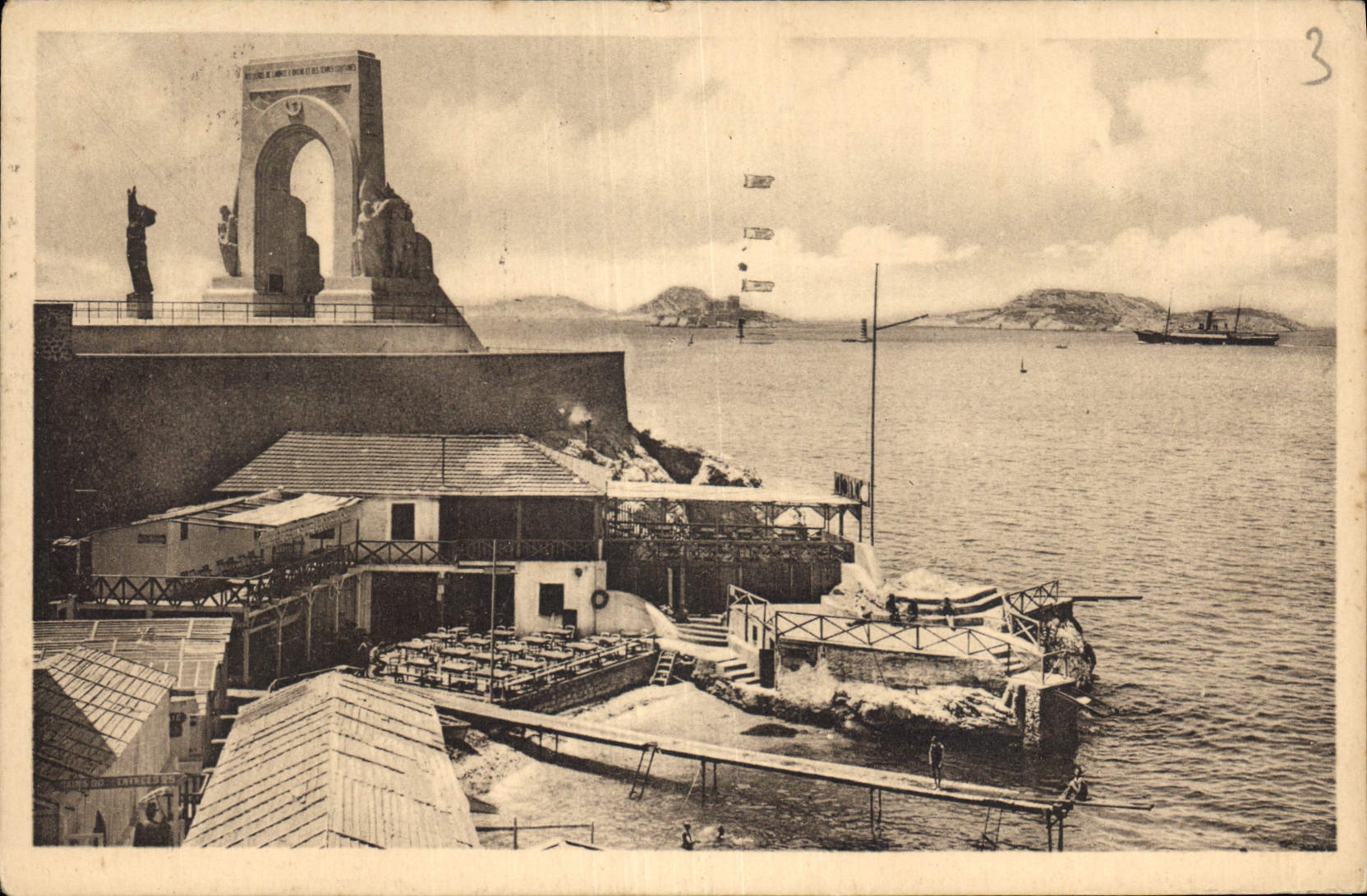 CPA Marseille La Corniche vue vers les Iles 