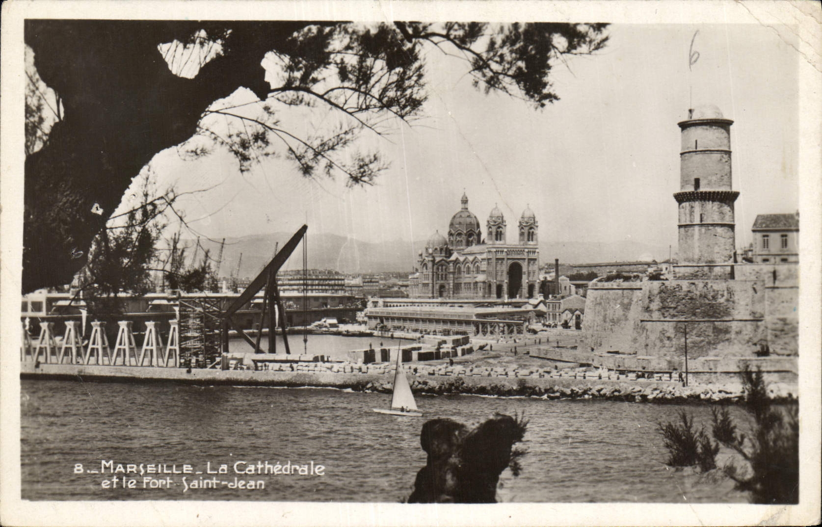 CPA Marseille la Cathedrale et le Fort Saint Jean 