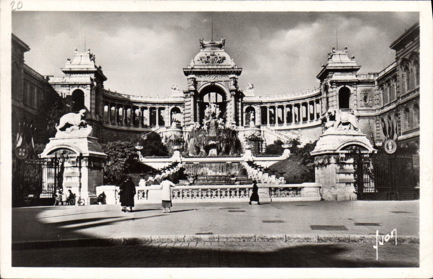 CPA Marseille B du R le palais Longchamp 