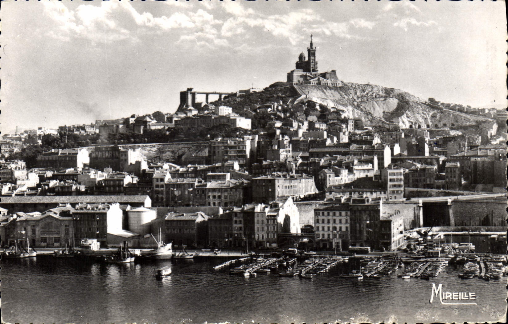 CPA Marseille B du R le Vieux port et N D de la Garde 