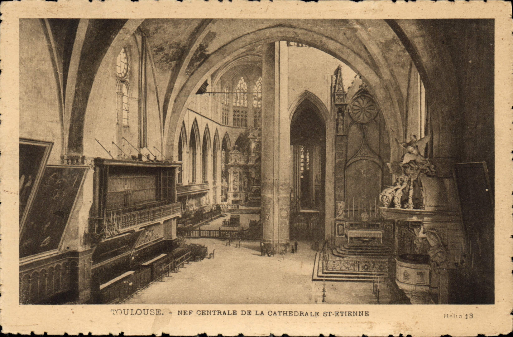 CPA Toulouse Nef Centrale de la Cathedrale St Etienne