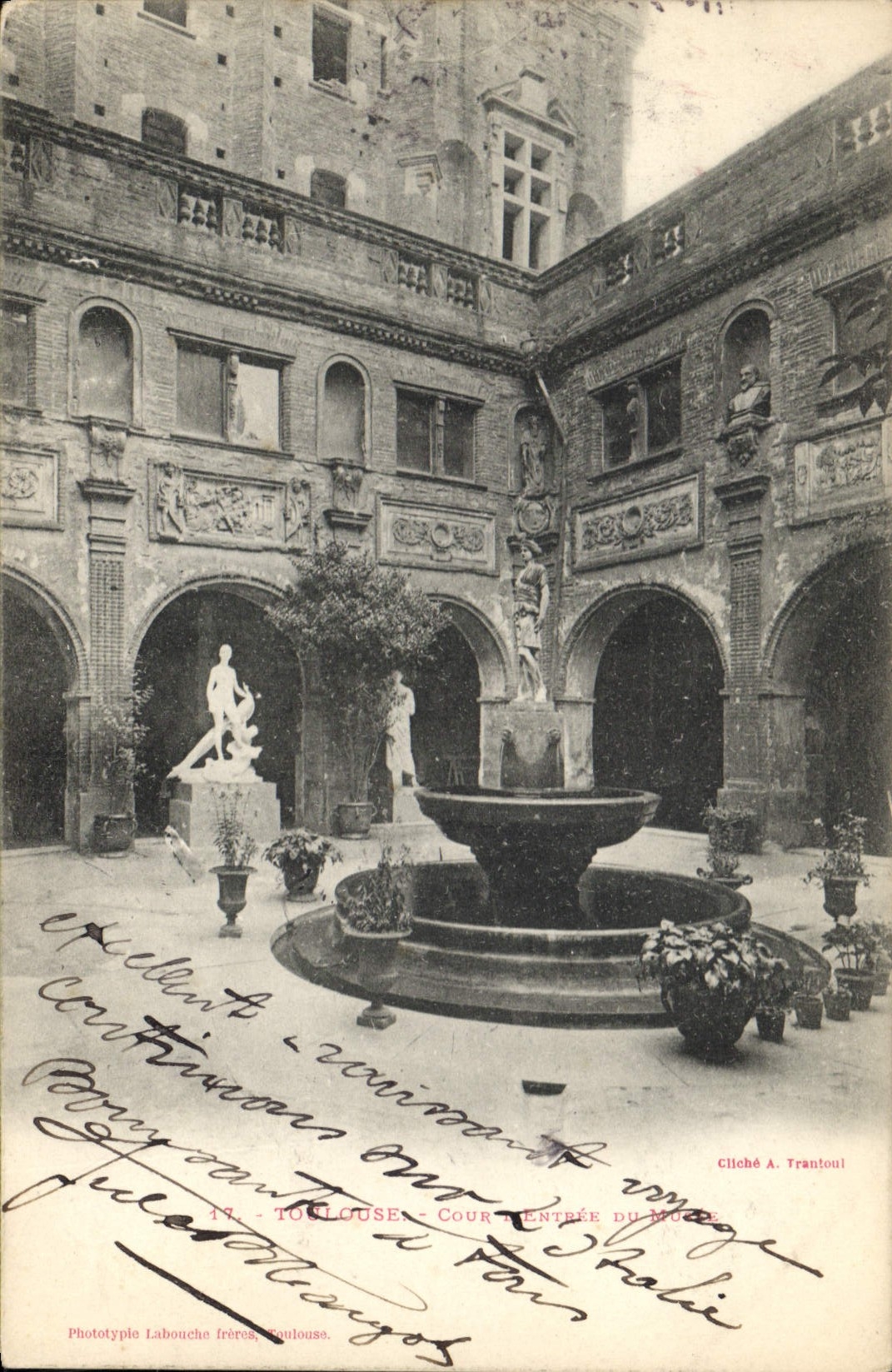 CPA Toulouse cour l'entree du musee