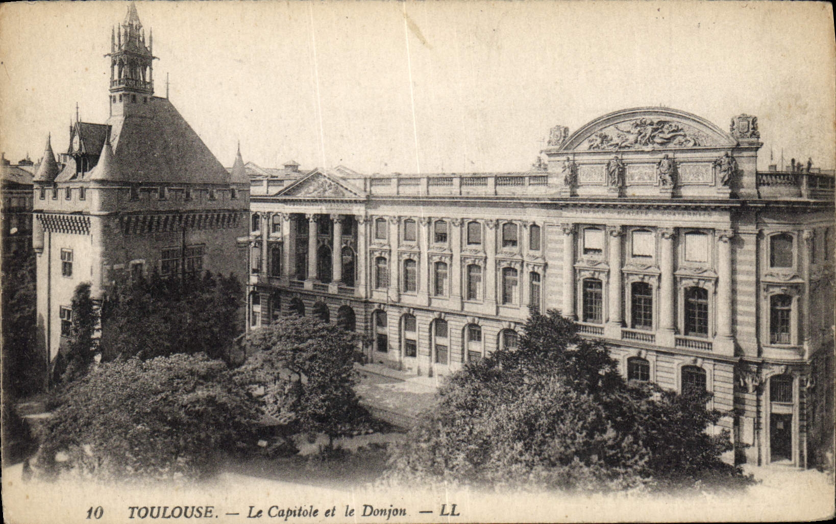 CPA Toulouse Le Capitole et le Donjon 