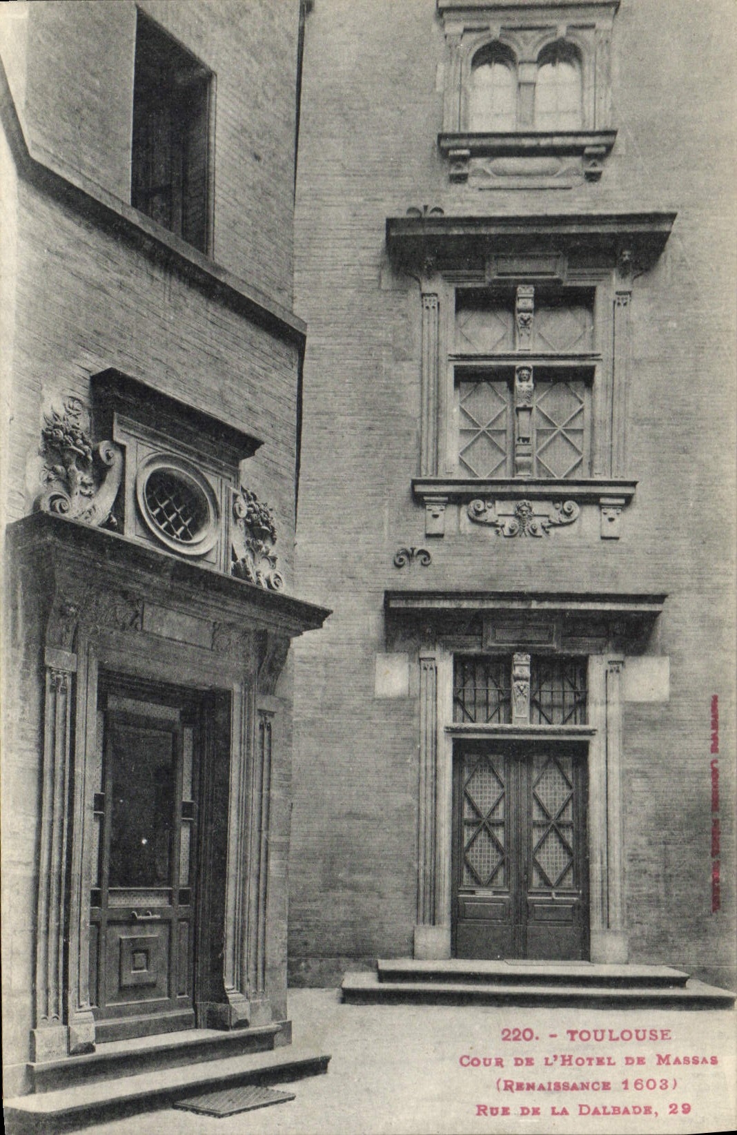 CPA Toulouse Cour de l'Hotel de Massas Rue de la Dalbade