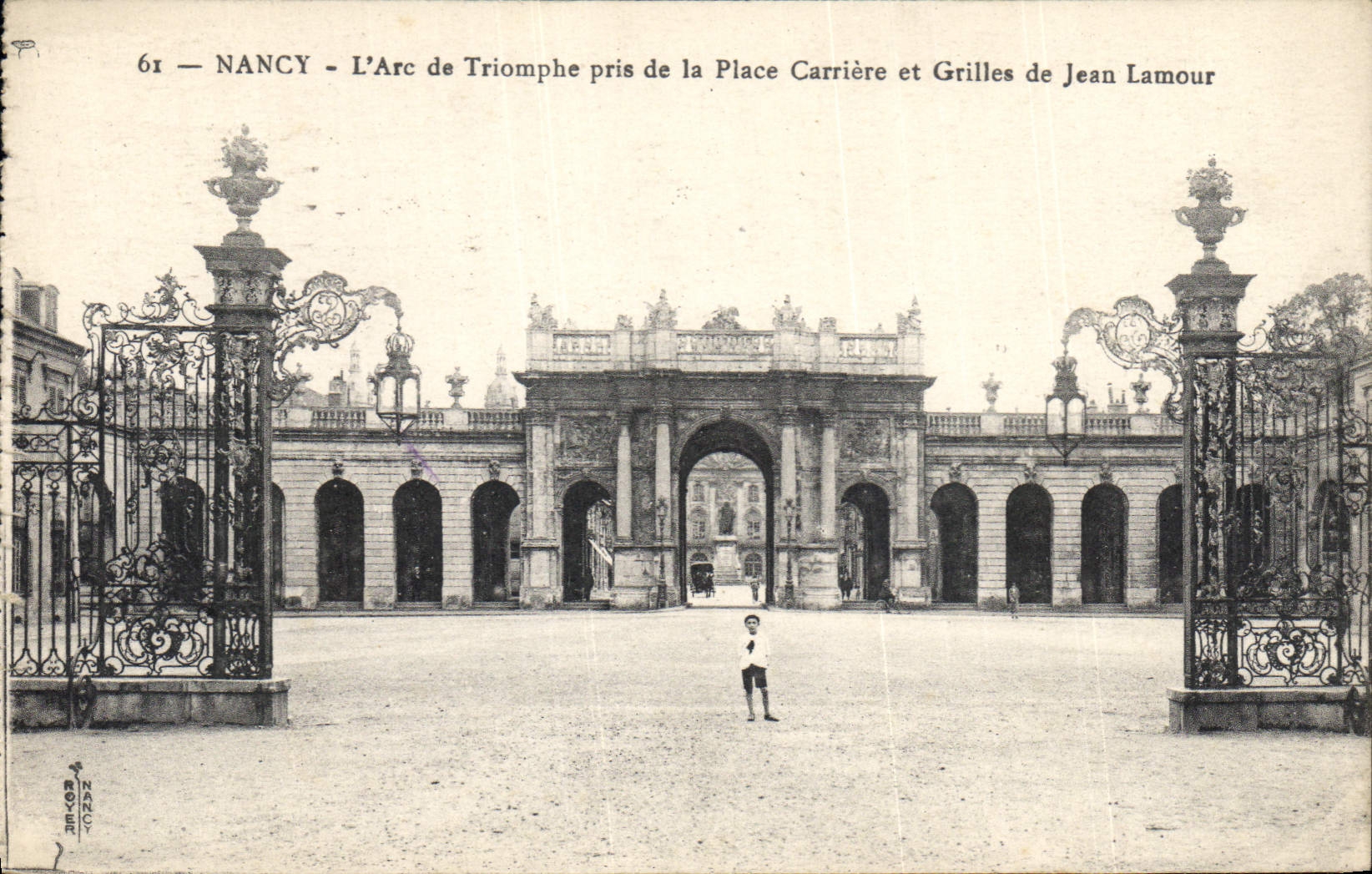 CPA Nancy L'Arc de Triomphe pris de la Place Carriere et Grilles de Jean Lamour 