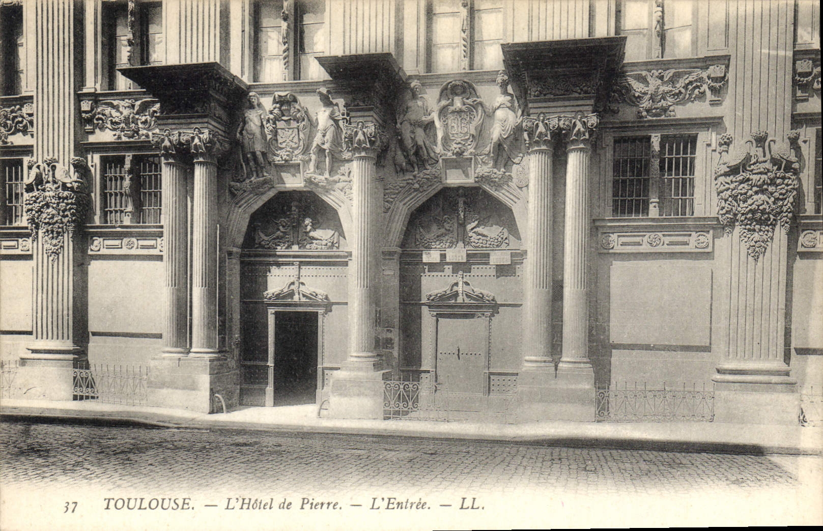 CPA Toulouse l'Hotel de Pierre L'Entree 