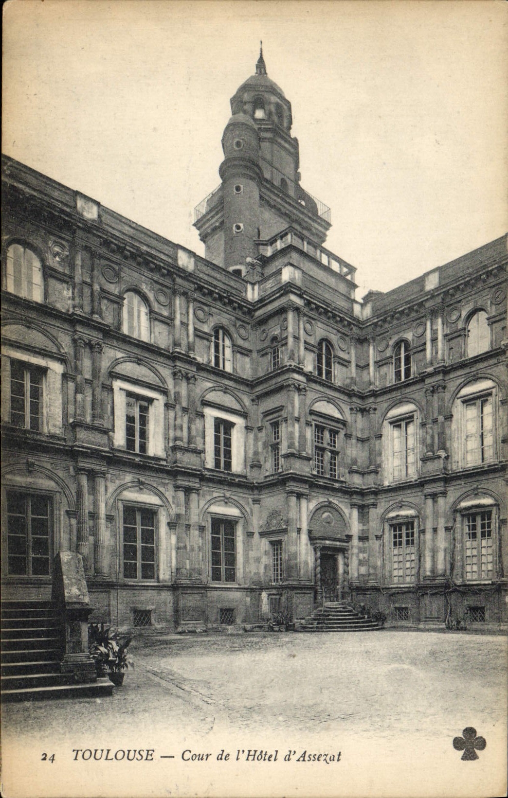 CPA Toulouse Cour de L'Hotel d Assizat 