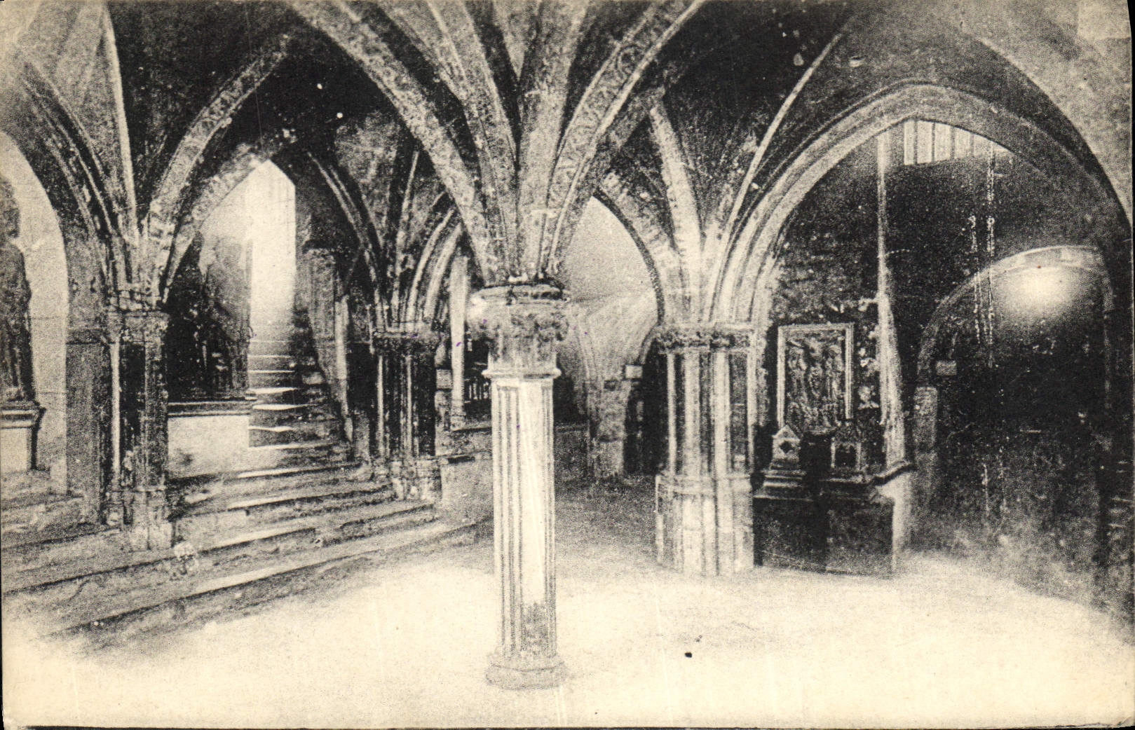 CPA La Crypte de la Basilique Saint Sernin 