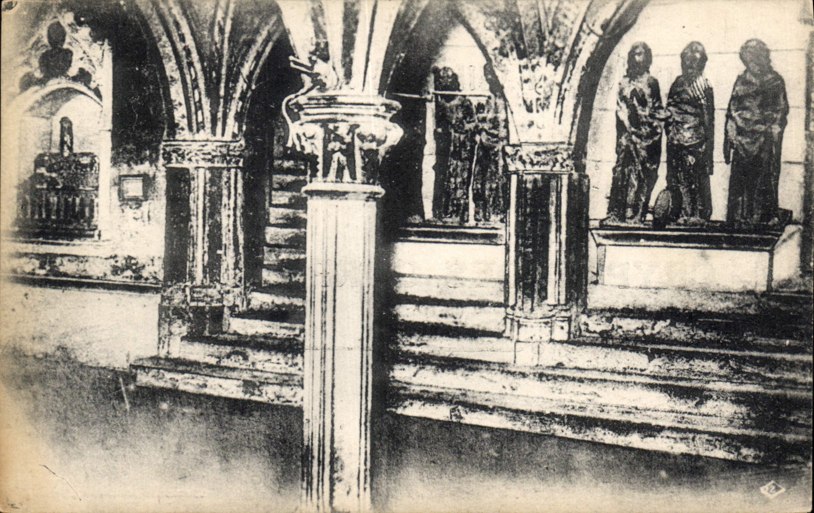 CPA Insigne Basilique Saint Sernin de Toulouse Crypte des Corps Saints 