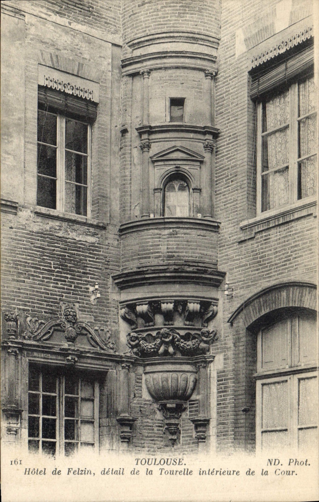 CPA Toulouse Hotel de Felzin detail de la Tourelle interieur de la Cour 