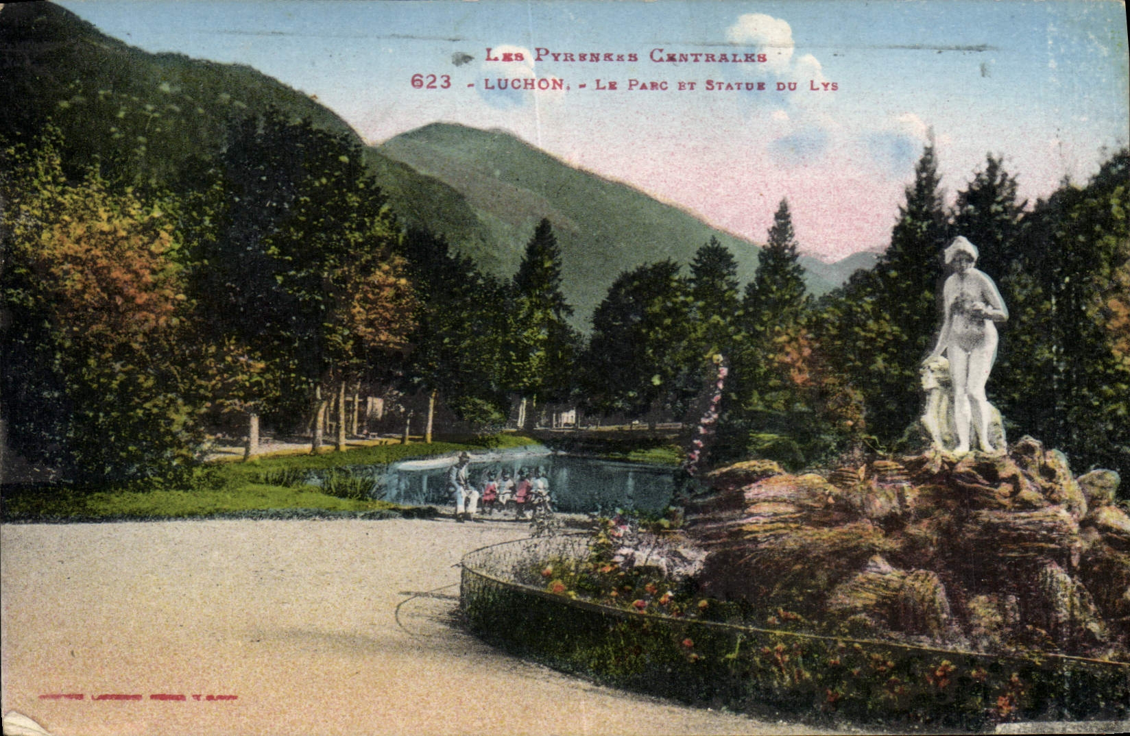 CPA Luchon Le Parc et Statue du Lys 