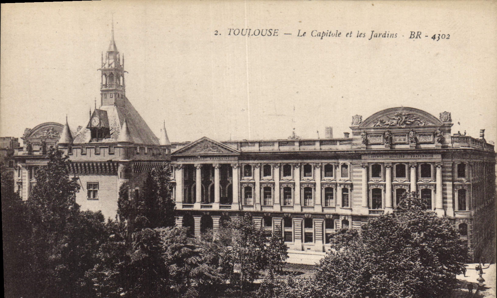 CPA Toulouse Le Capitole et les Jardins 