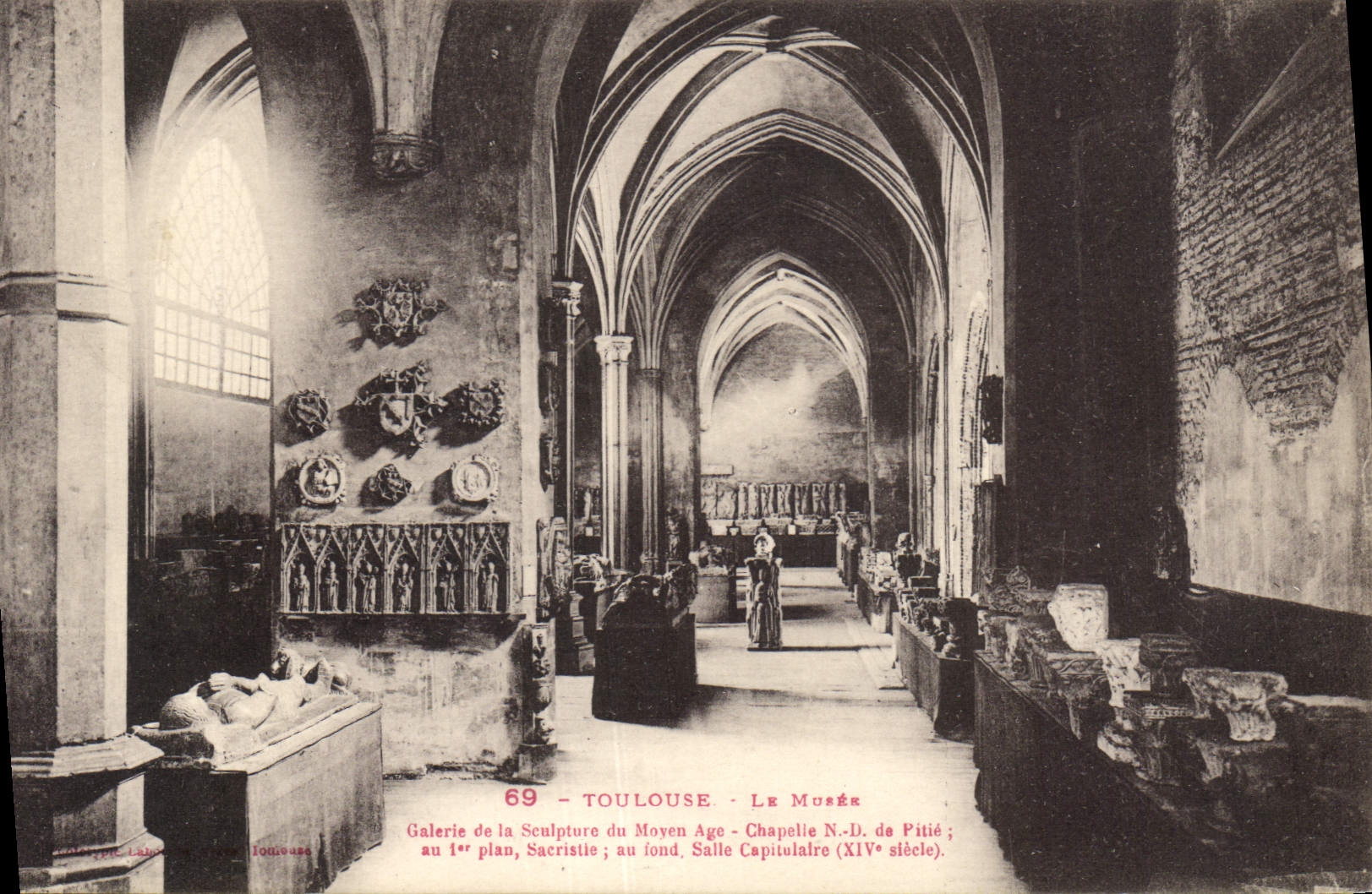 CPA Toulouse le Musee Galerie de la Sculpture du Moyen Age 