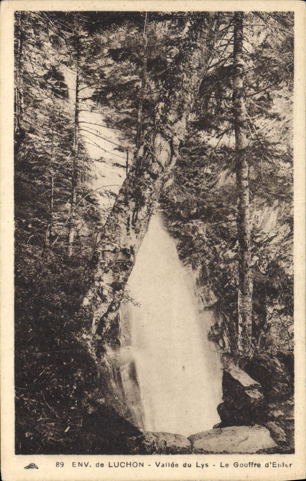 CPA Env de Luchon Vallee du Lys le Gouffre d'Enfer 