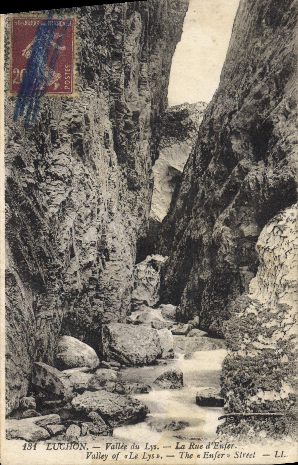 CPA Luchon Vallee du Lys La Rue d'Enfer 