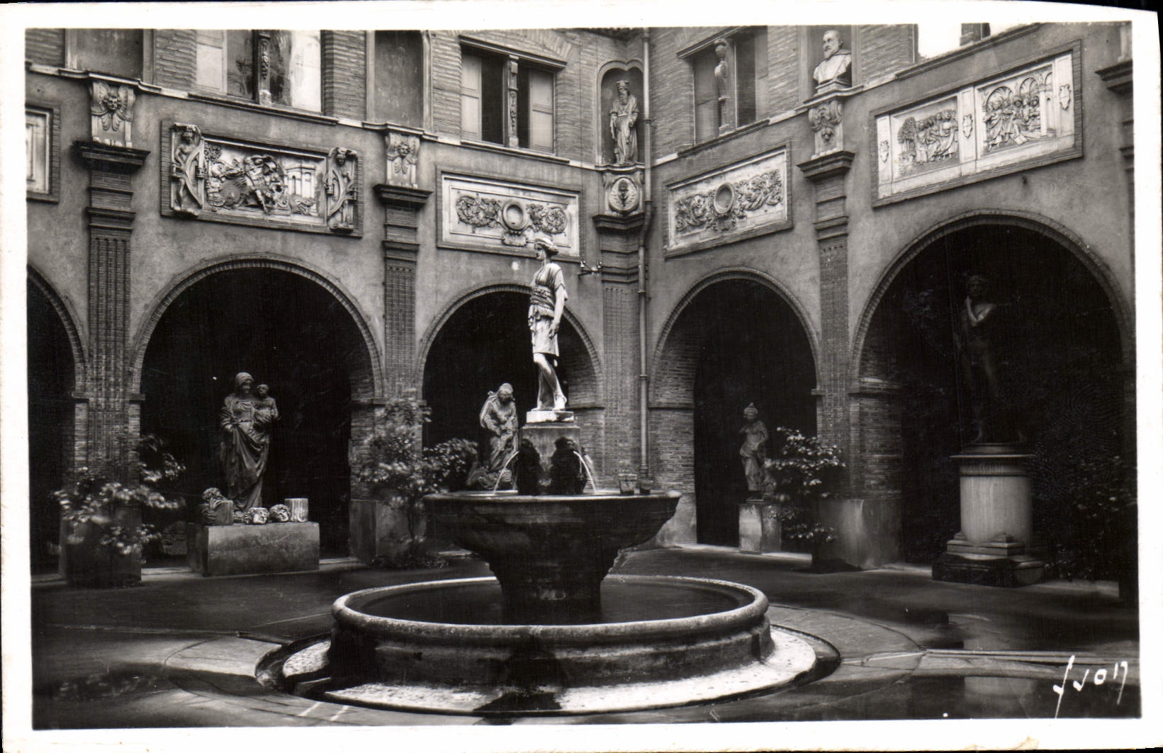 CPA Toulouse Hte Garonne Le Petit Cloitre du Musee 