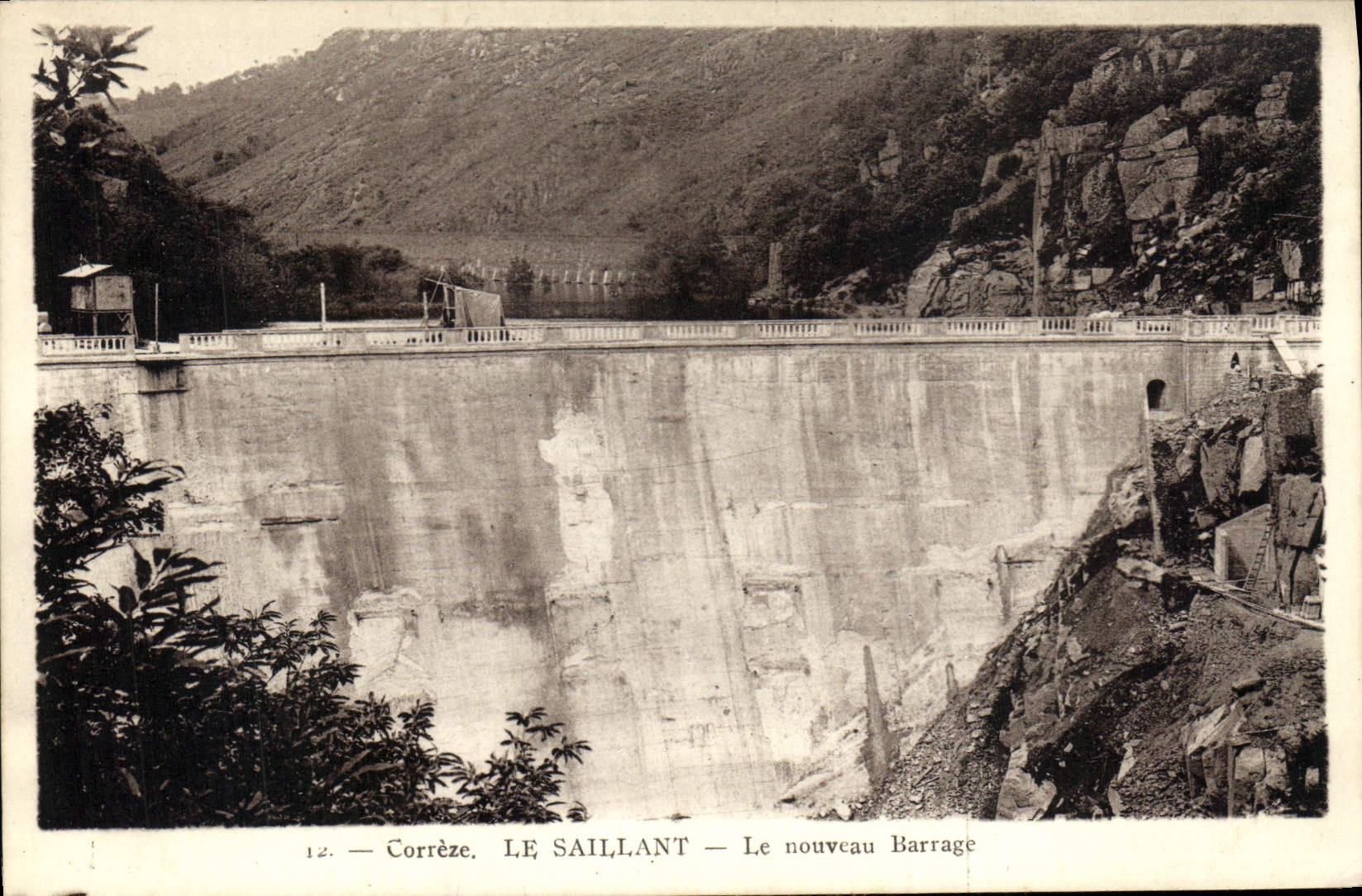 CPA Correze Le Saillant Le nouveau Barrage 