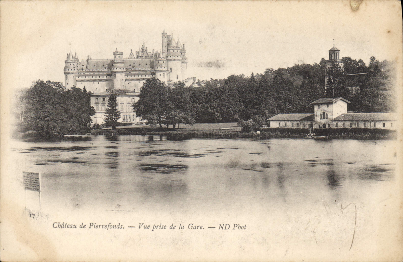 CPA Chateau de Pierrefonds Vue prise de la Gare 