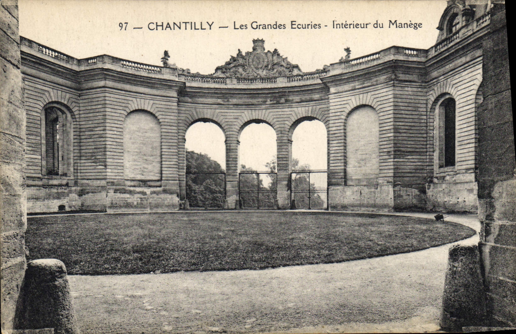 CPA Chantilly Les Grandes Ecuries Interieur du Manege 