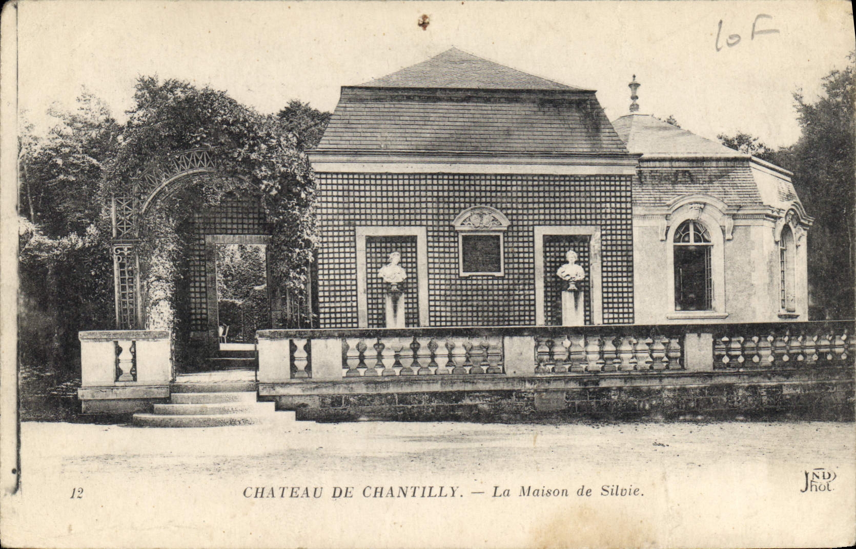 CPA Chateau de Chantilly La Maison de Silvie 