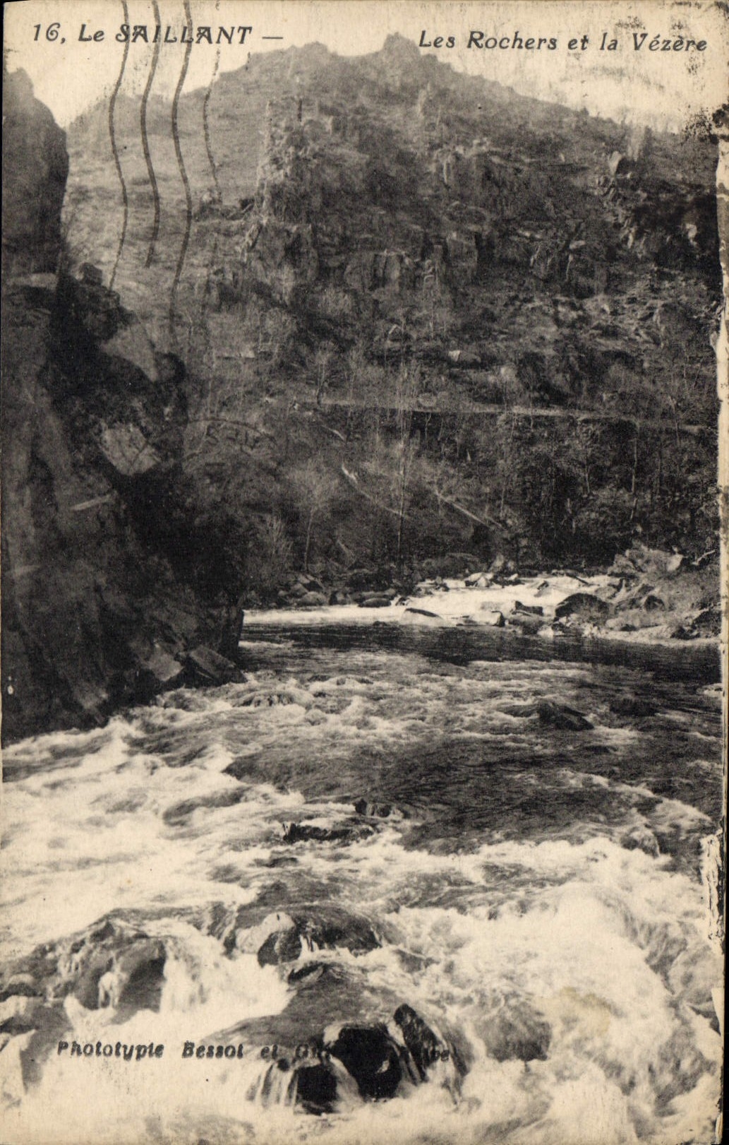 CPA Le Saillant Les Rochers et la Vezere 