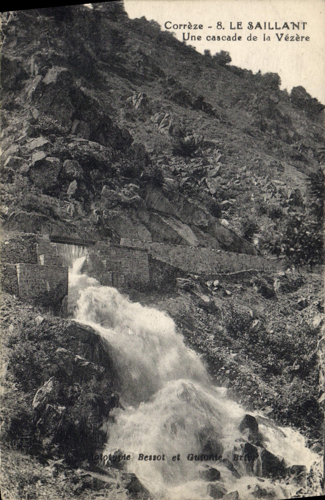 CPA Correze Le Saillant Une cascade de la Vezere 