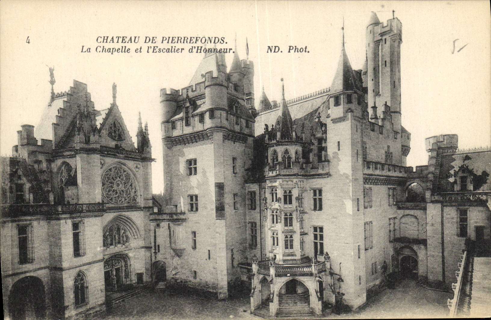 CPA Chateau de Pierrefonds La Chapelle et l' Escalier d'Honneur 
