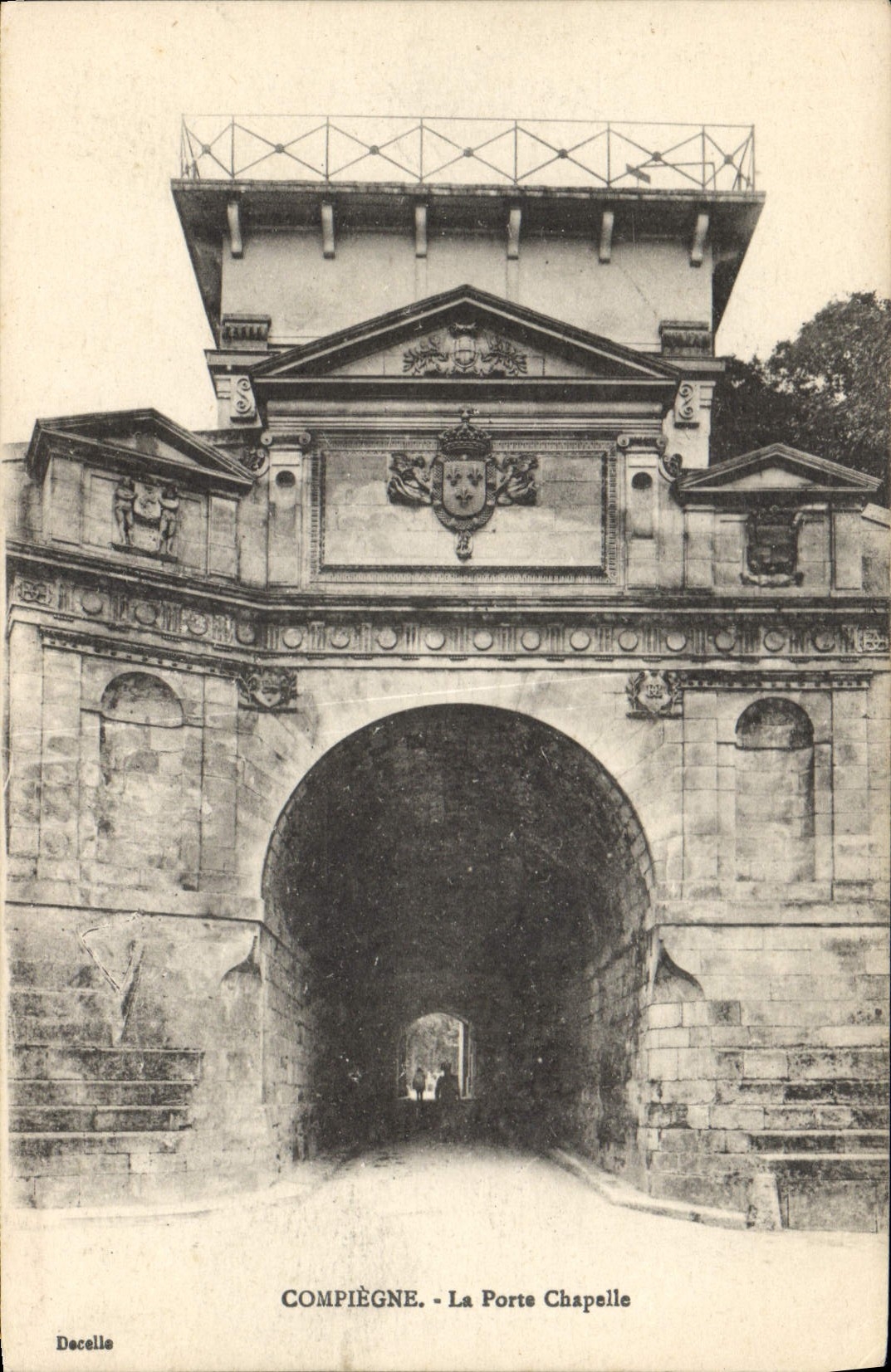 CPA Compiegne La Porte Chapelle 