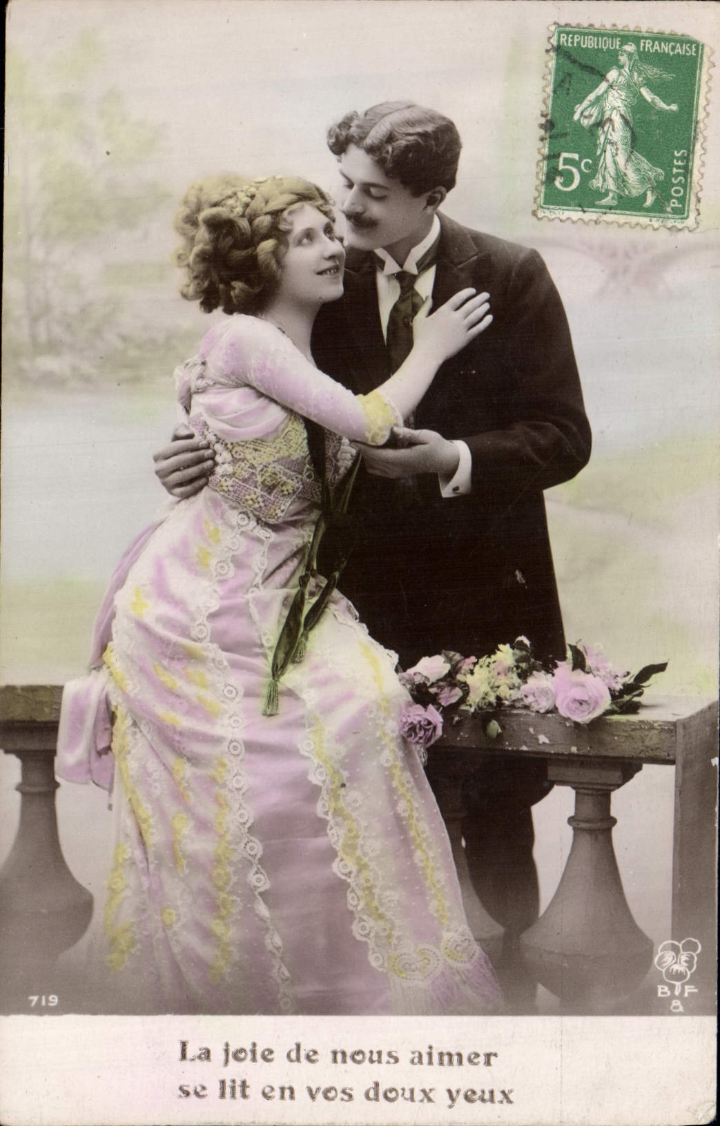 CPA La jote de nous aimer se lit en ves doux yeux Femme