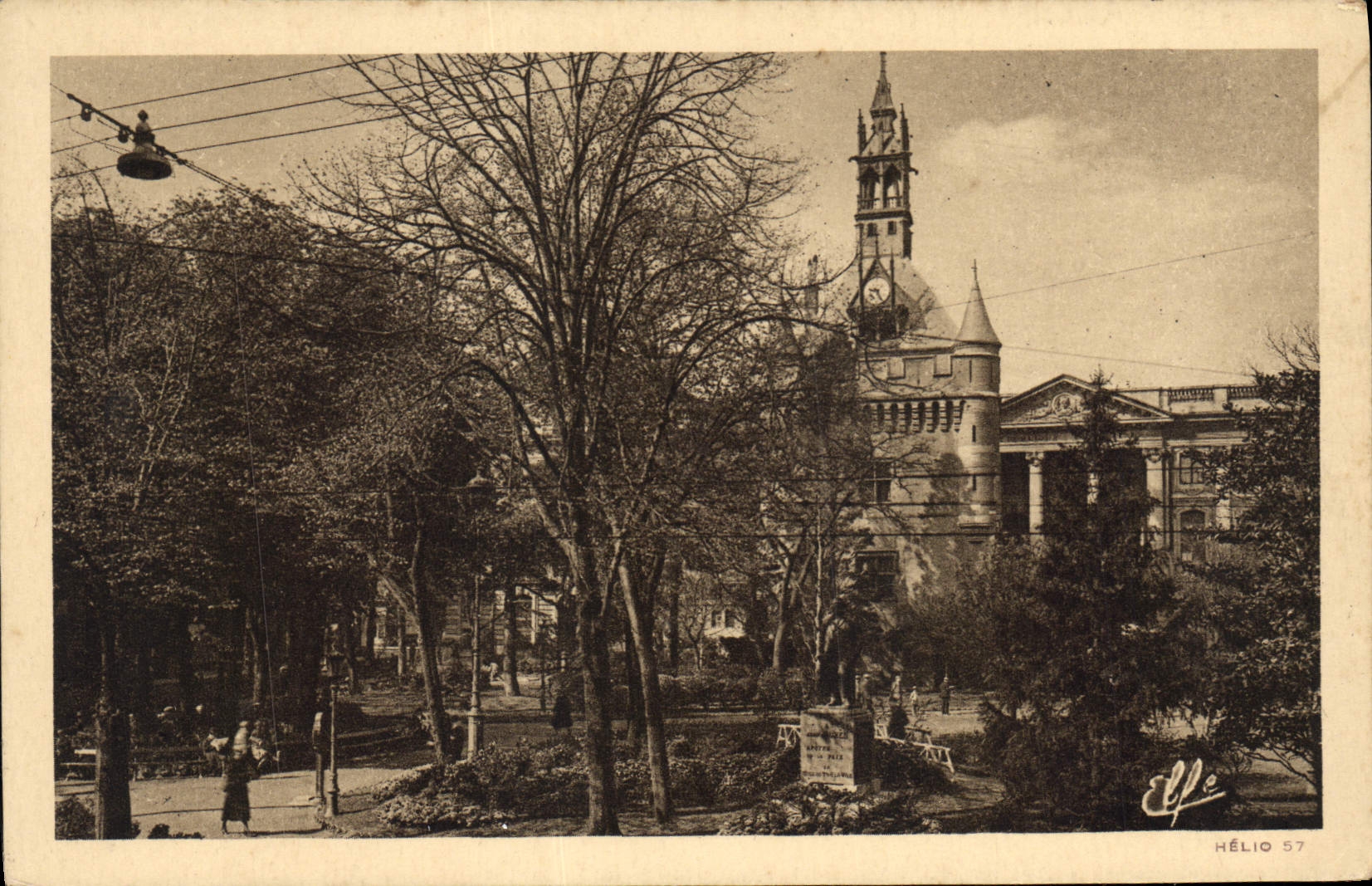 CPA Toulouse Le Jardin et Donjon du Capitol 