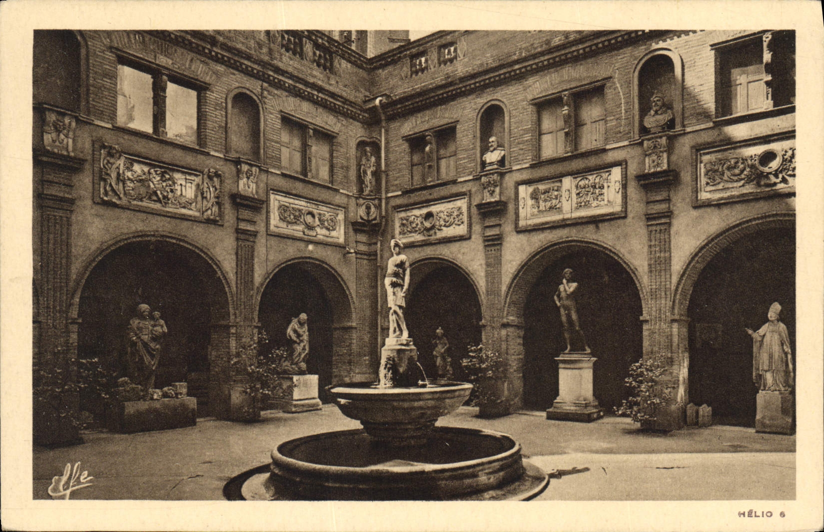 CPA Toulouse Musee Petit Cloitre Cour Renaissance Restauree 