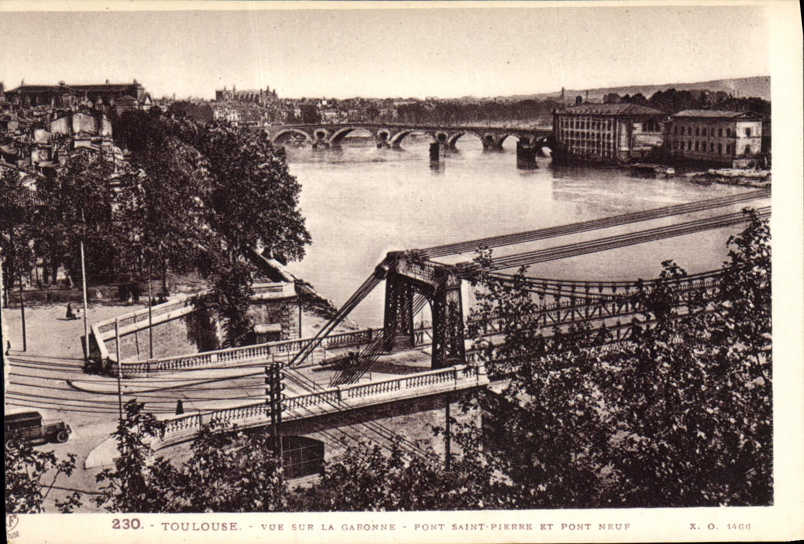 CPA Toulouse Vue sur la Garonne Pont Saint Pierre et Pont Neuf 