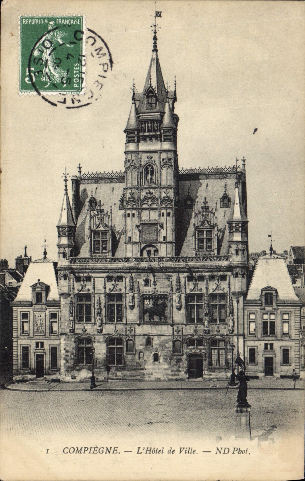 CPA Compiegne L'Hotel de Ville 