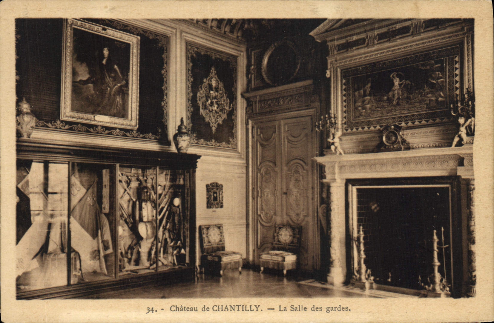 CPA Chateau de Chantilly La Salle des gardes 