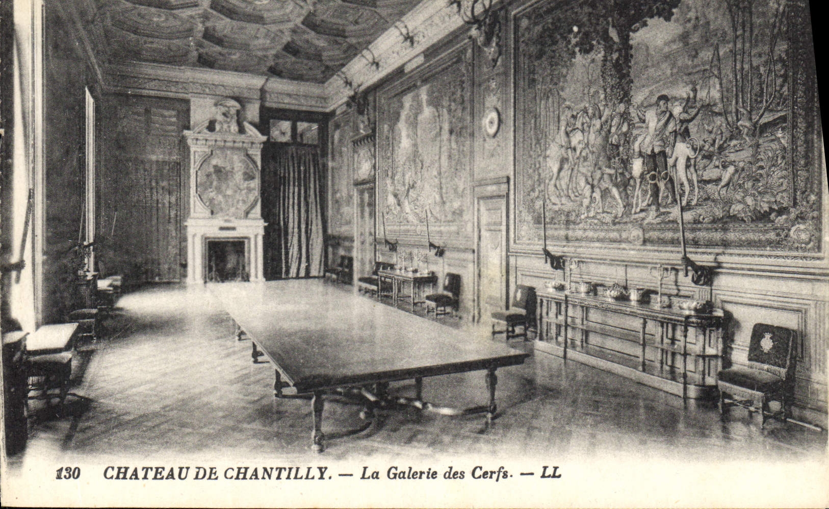 CPA Chateau de Chantilly La Galerie des Cerfs 
