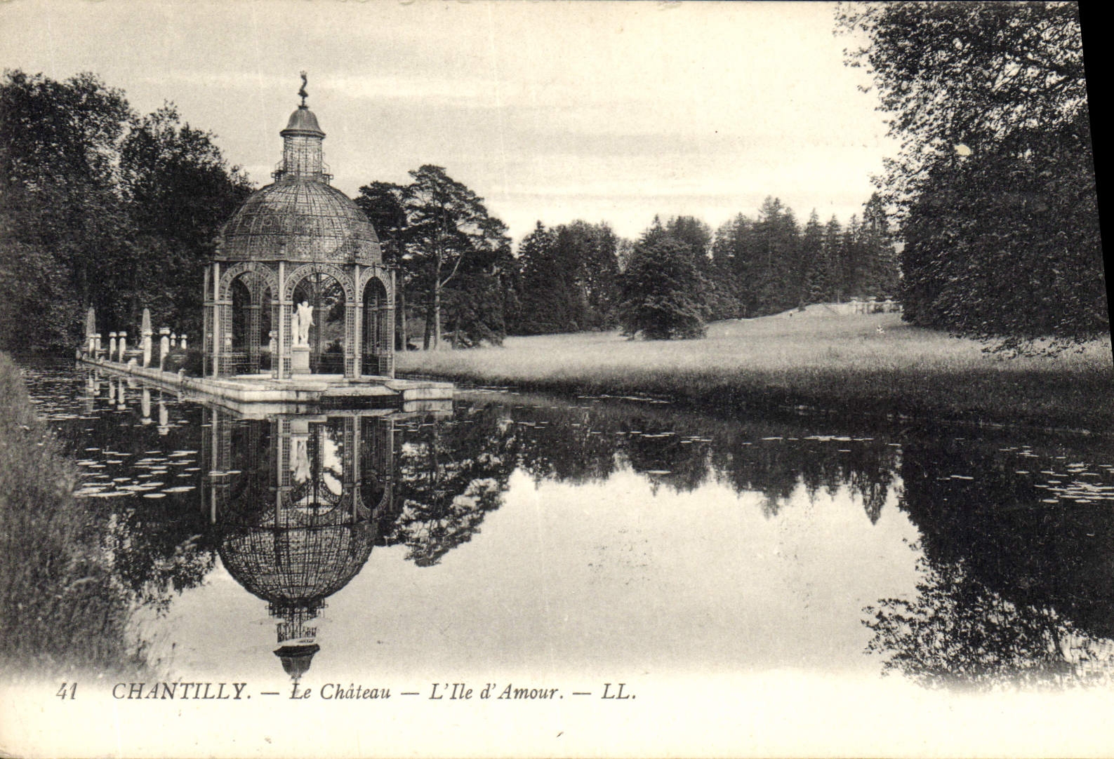 CPA Chantilly Le Chateau L'llle d'Amour 